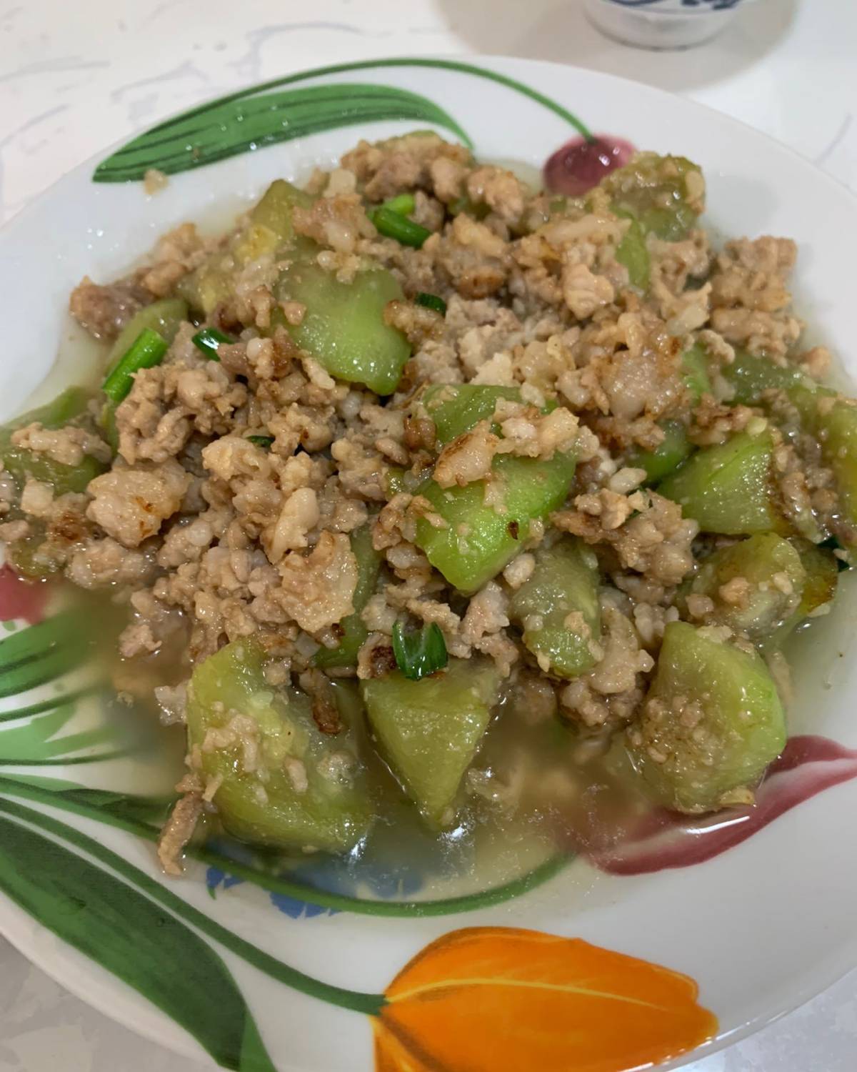 下午被投喂了奶茶，所以晚上比较晚吃，周末家里人员比较齐，也有
