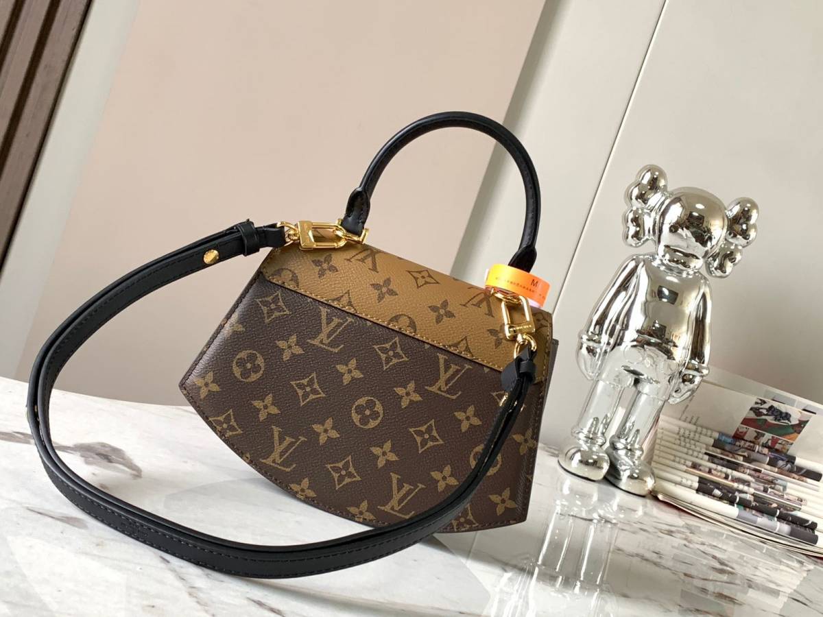 Tilsitt 手袋由 Monogram 和 Monogra