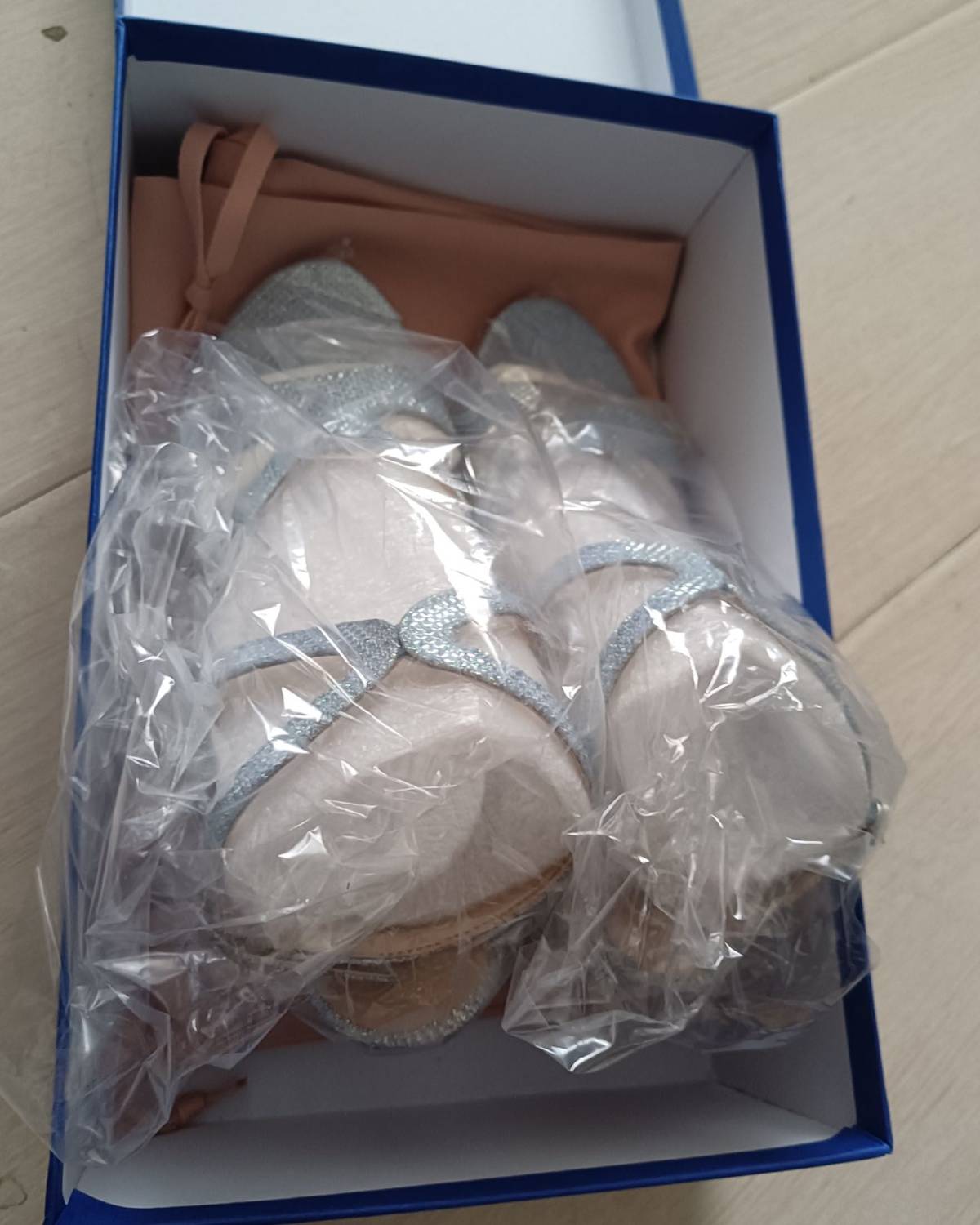 这个也是168美中运回来的，这回大概花了一个月，可能是这凉鞋