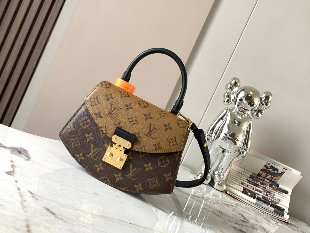 Tilsitt 手袋由 Monogram 和 Monogra