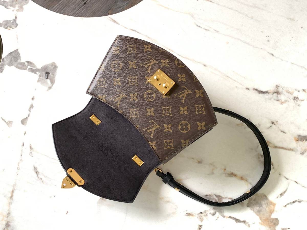 Tilsitt 手袋由 Monogram 和 Monogra