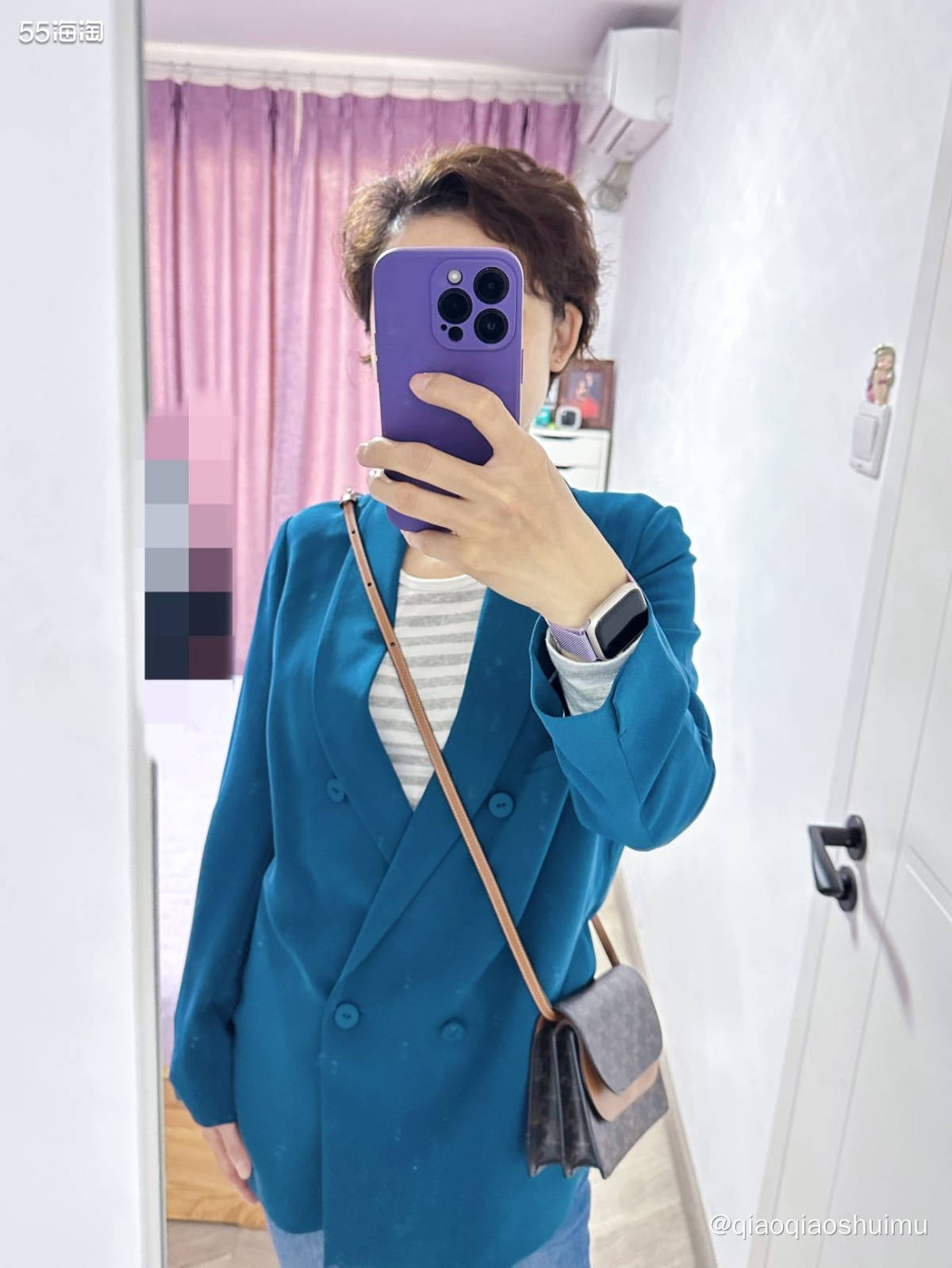 我平时大都穿得很休闲，正式的衣服挺少的，这件西装算是相对正式