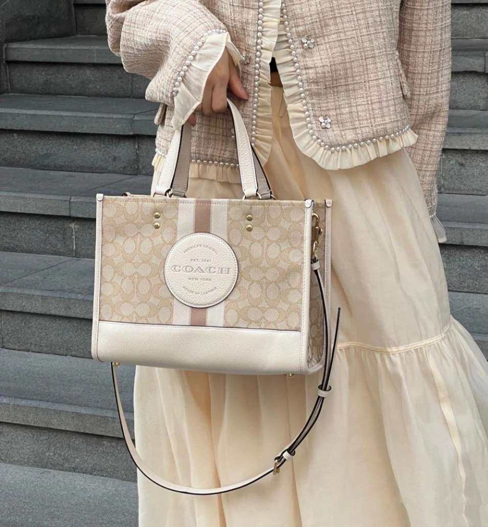 🌻商品名:coach dempsey 30中号横版奶茶色托