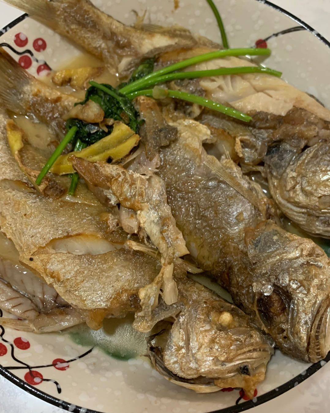 本来想着出门去海边🌊，但是看了导航一路都是红色，门都不敢出