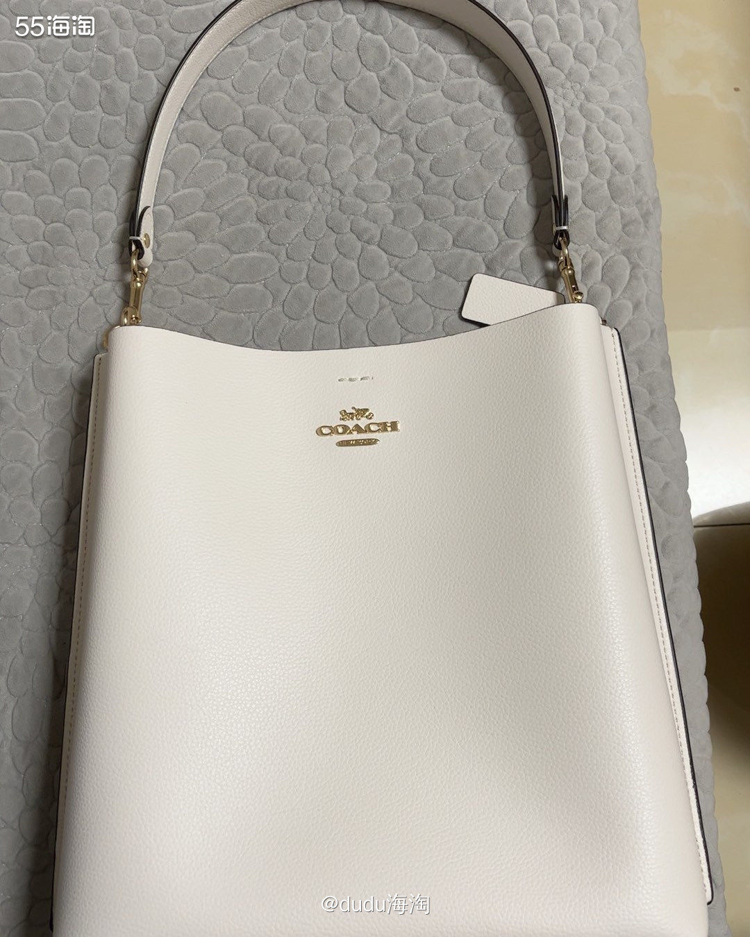 ❤️来自客订返图 🌷这个水桶包颜值还是很在线的，而且也很能