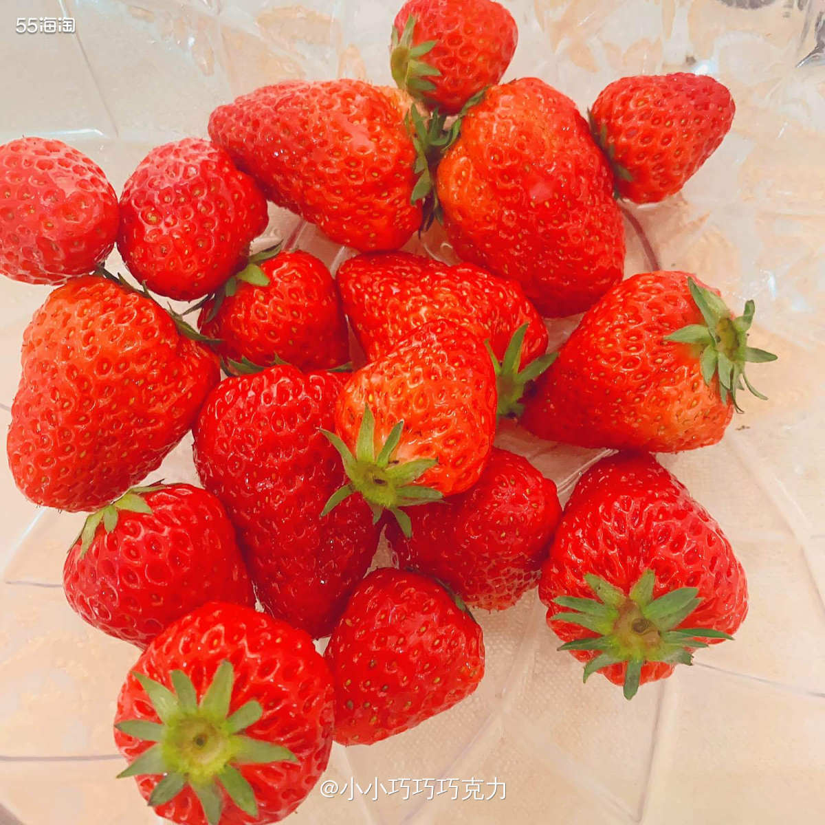昨天下午回我妈妈家啦，回家真幸福又有好多好吃的，今天的午餐超