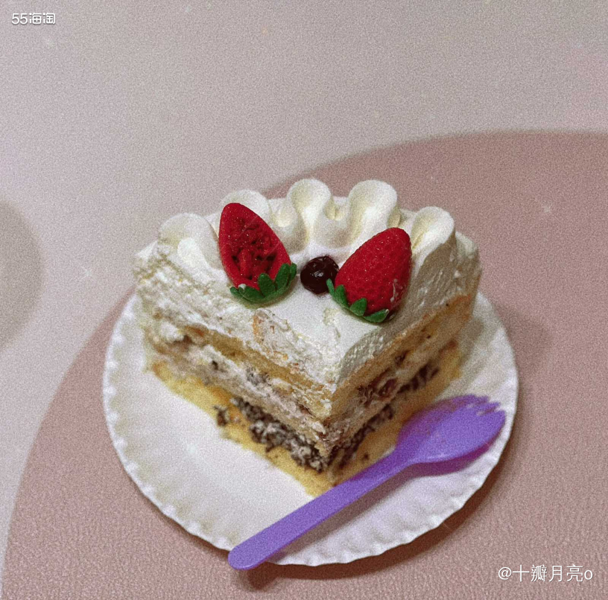 今日早餐 元祖的一块草莓蛋糕。  原来在元祖买蛋糕，总是买到
