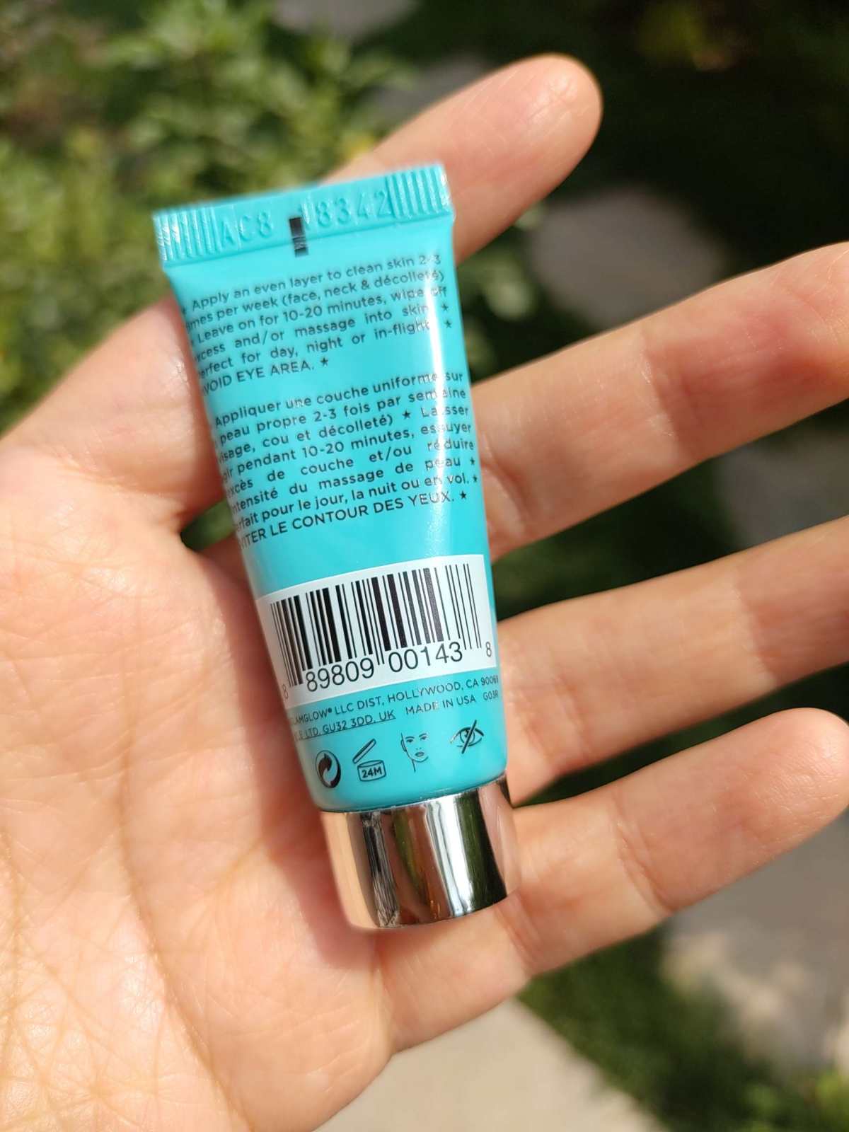 白天闲着就在家做面膜，拆开了这个蓝罐的试用装7克，我用了三次