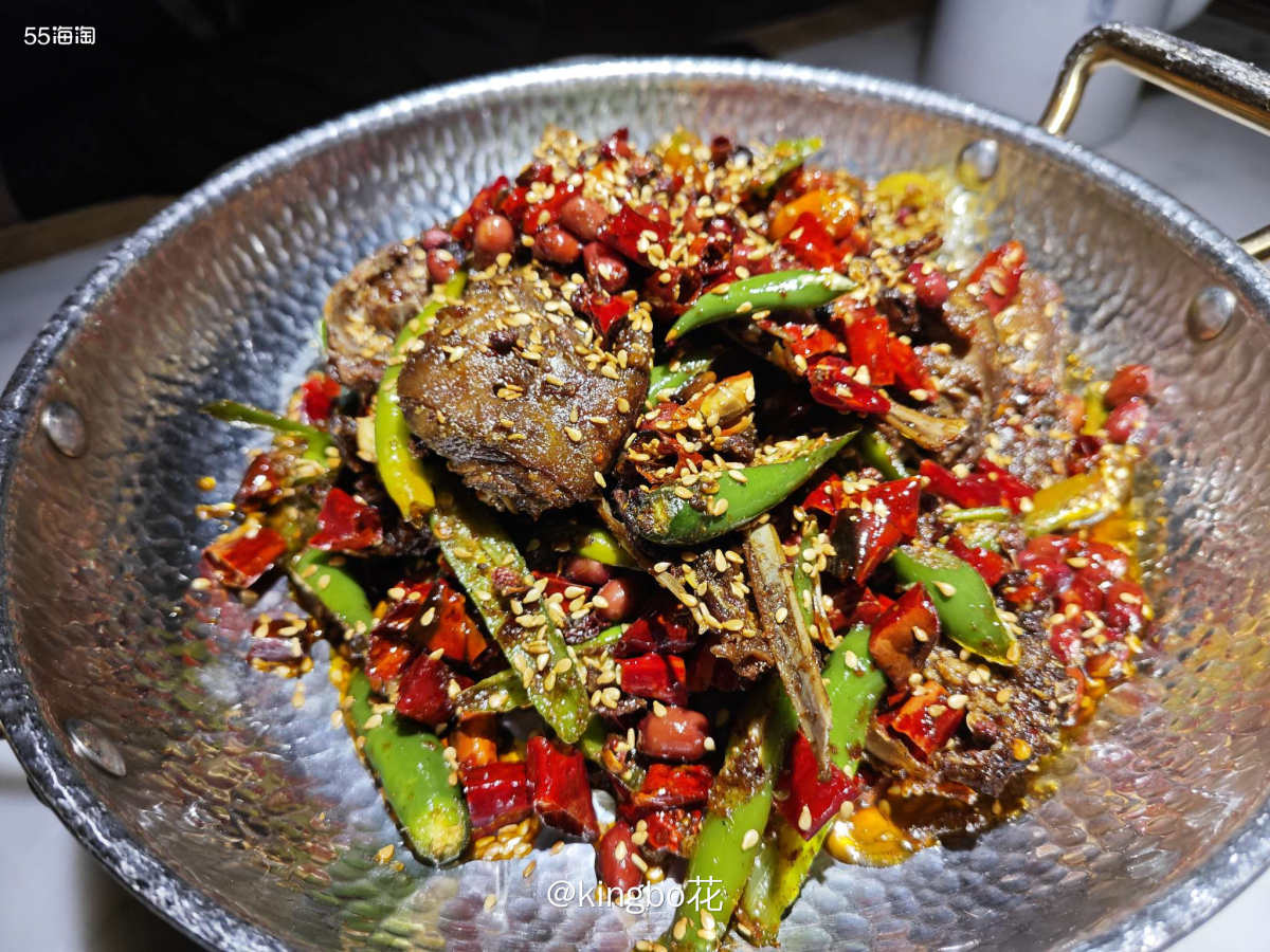 ⏺辛香汇麻辣鸭头很不错，干锅牛蛙也hin好吃  🔷我又开始