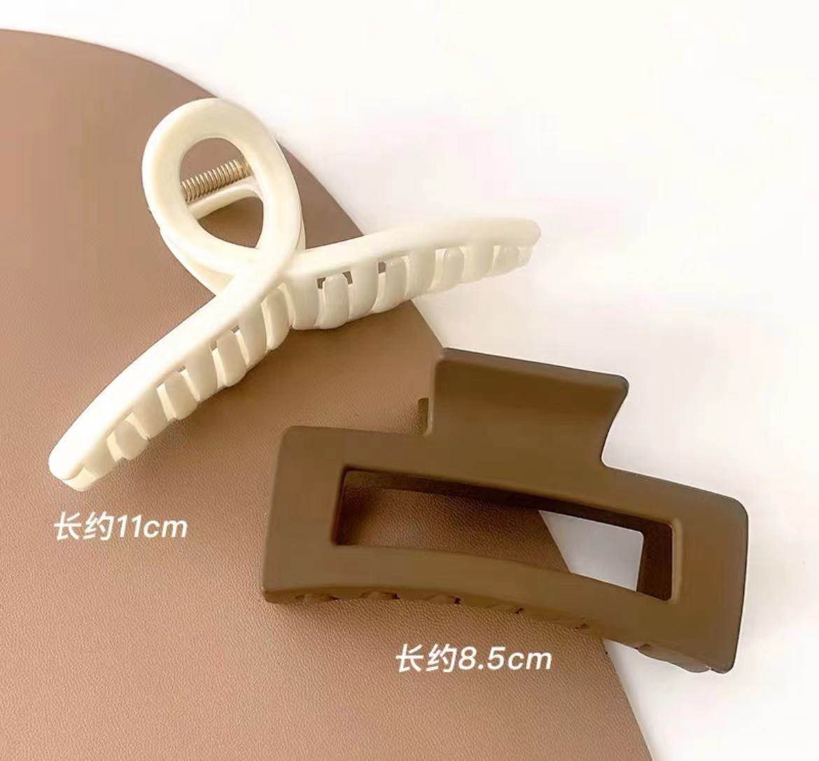 😊网站：淘宝； 😇剁手产品：鲨鱼夹发夹； 🙂订单金额：