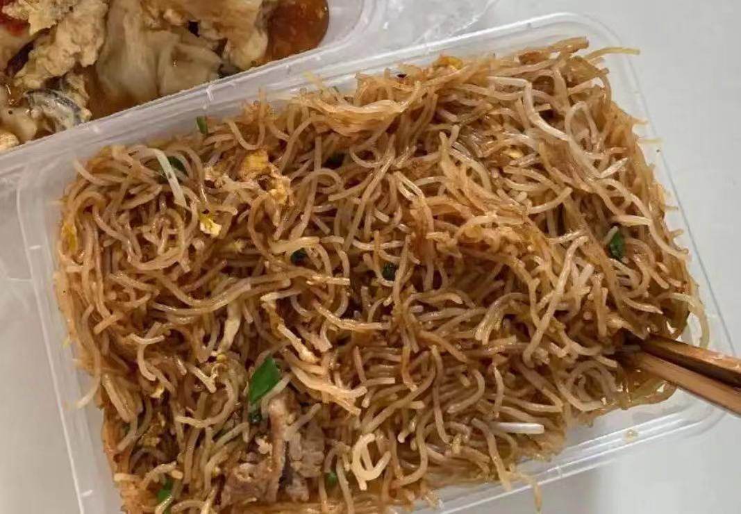 🤡网站：饿了么； 😎剁手产品：炒米粉； 🤓订单金额：1