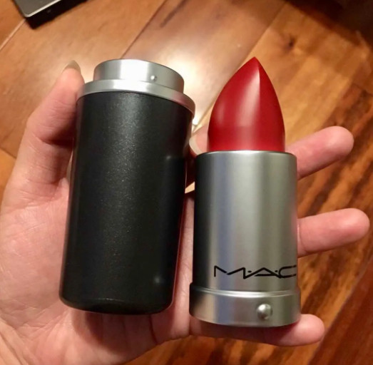 MAC官网今天除了有满立减$50活动，还送口红壳！相信很多小