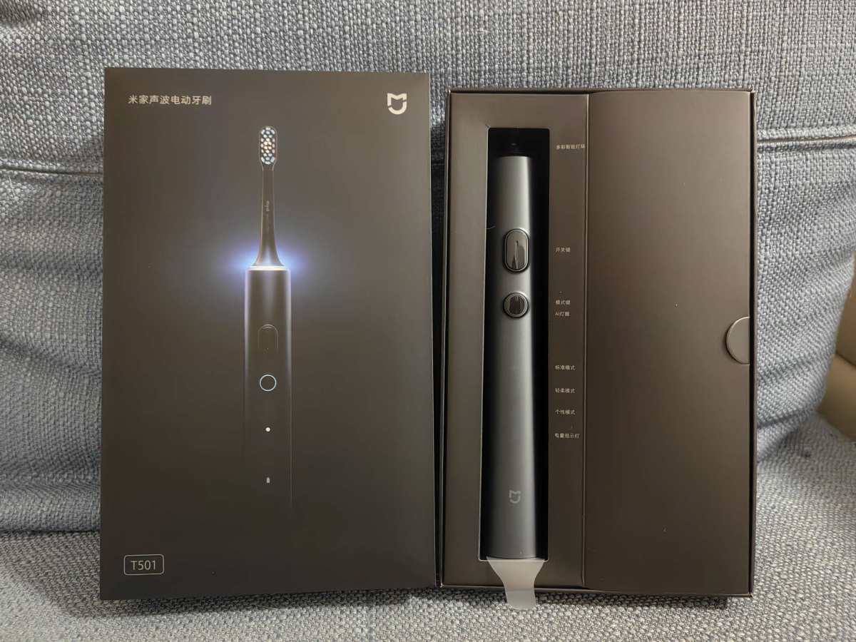 这是我的第三只电动牙刷 第一只是飞利浦，硅胶材质发霉了 第二