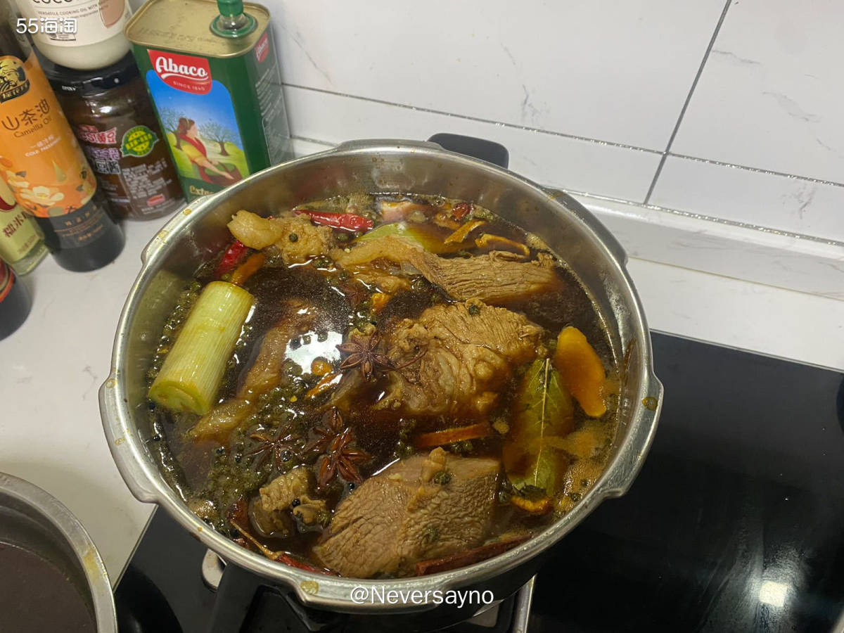 💙卤一大锅牛肉慢慢吃，今天还有多春鱼哦  ▪️菜场里的卤牛
