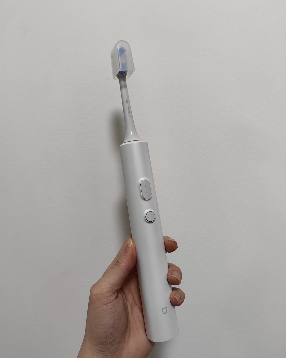 这是我的第三只电动牙刷 第一只是飞利浦，硅胶材质发霉了 第二