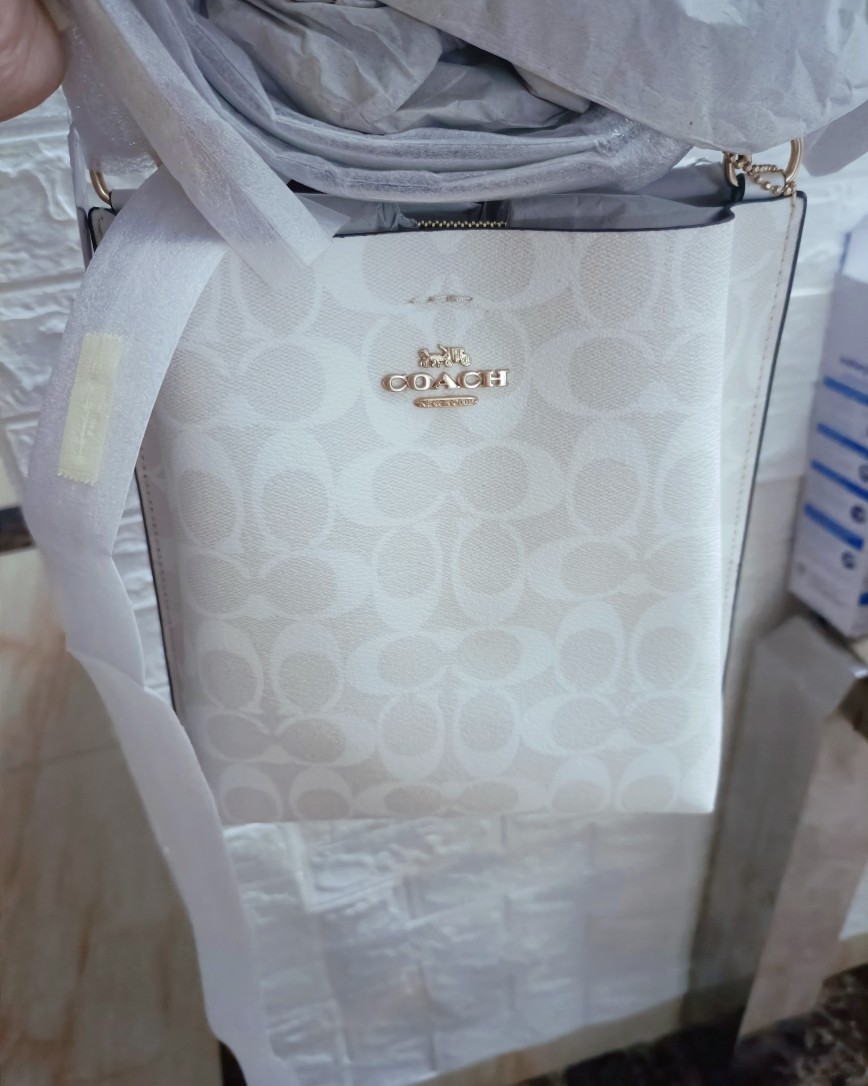 2月和3月我买了很多coach包包，最近都陆陆续续到货了，这