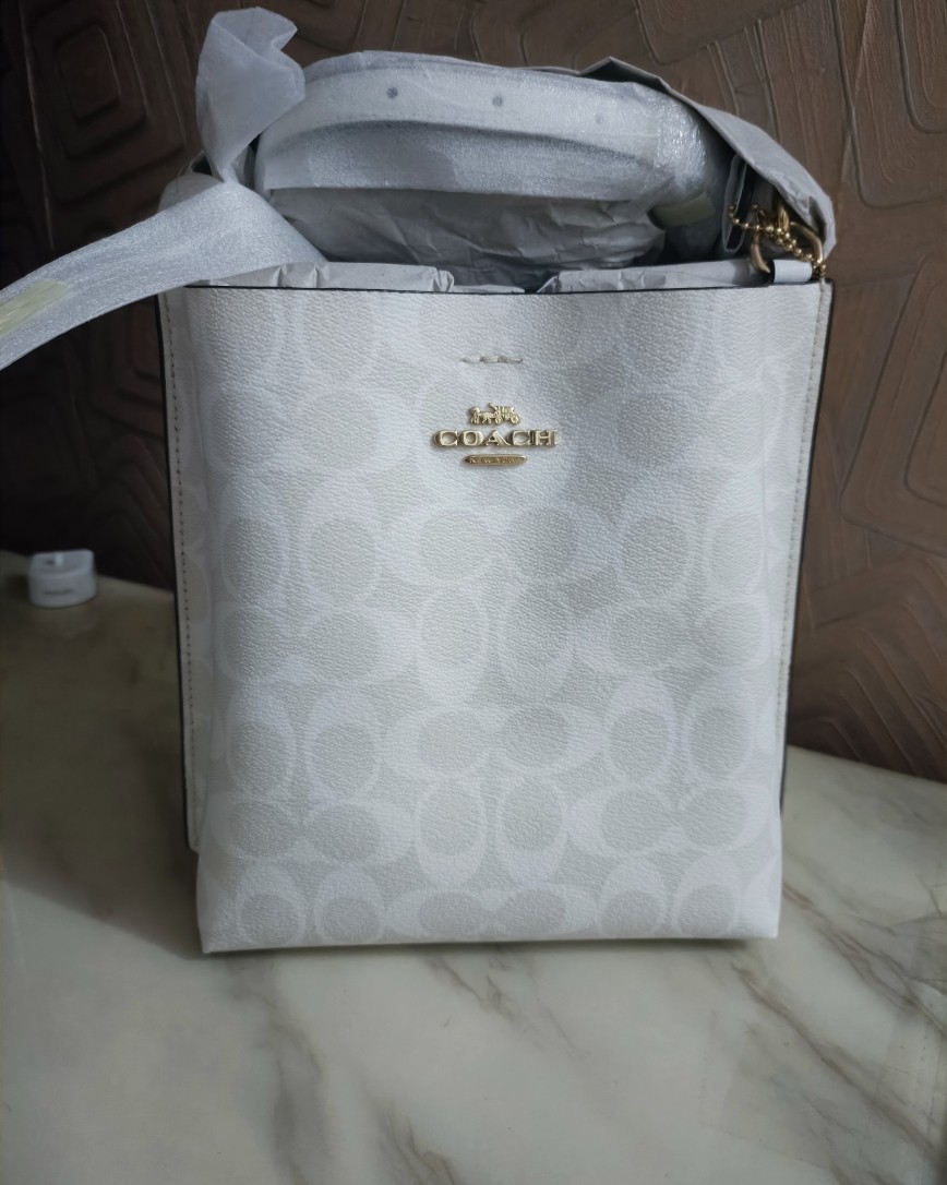 2月和3月我买了很多coach包包，最近都陆陆续续到货了，这