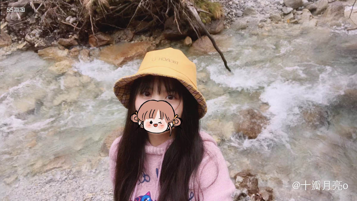两面都可戴的一款渔夫帽 一面是黄的素色 一面是黄的格子  我