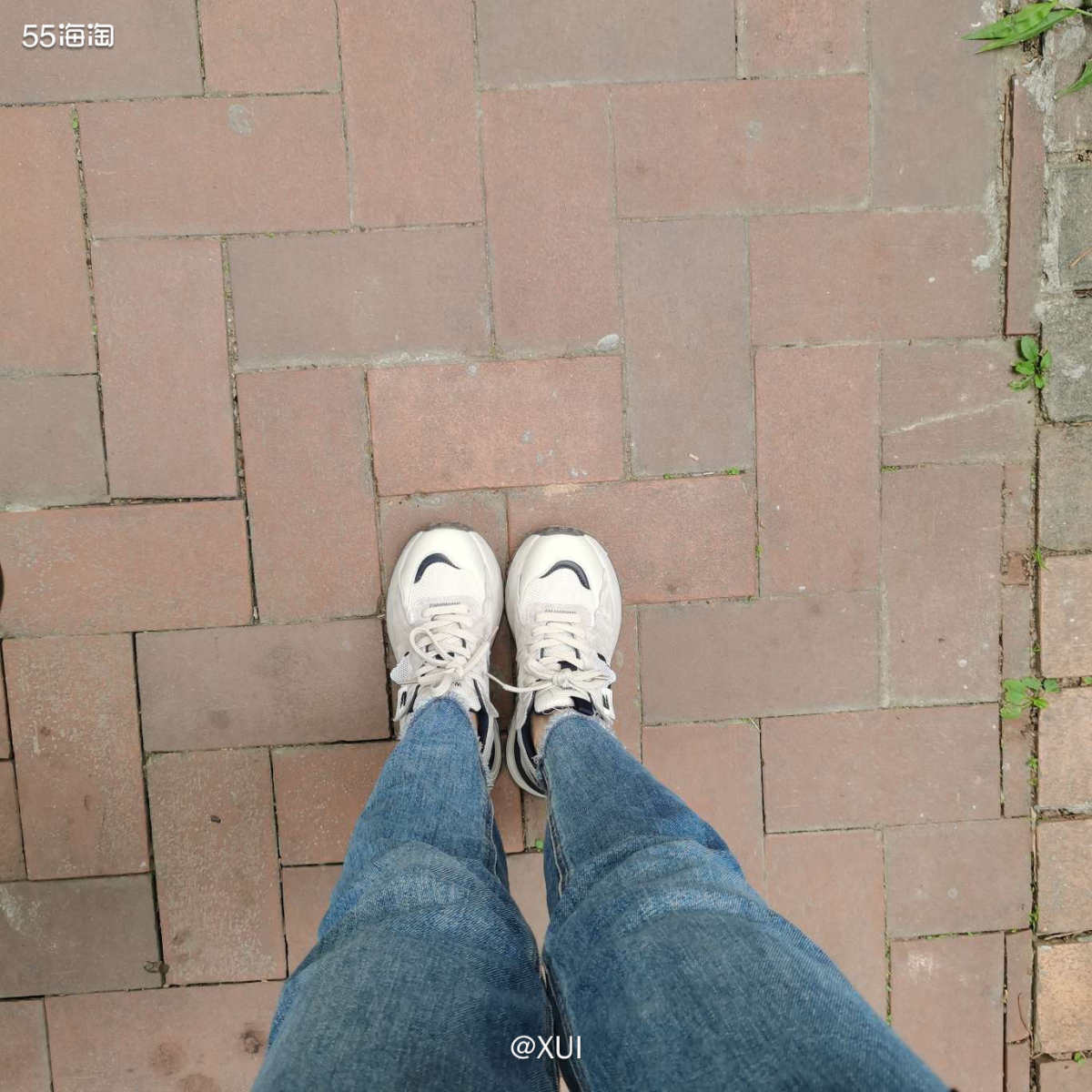 大家都被我上一张照骗骗到了，这次放一个能看出真实身高的照片�