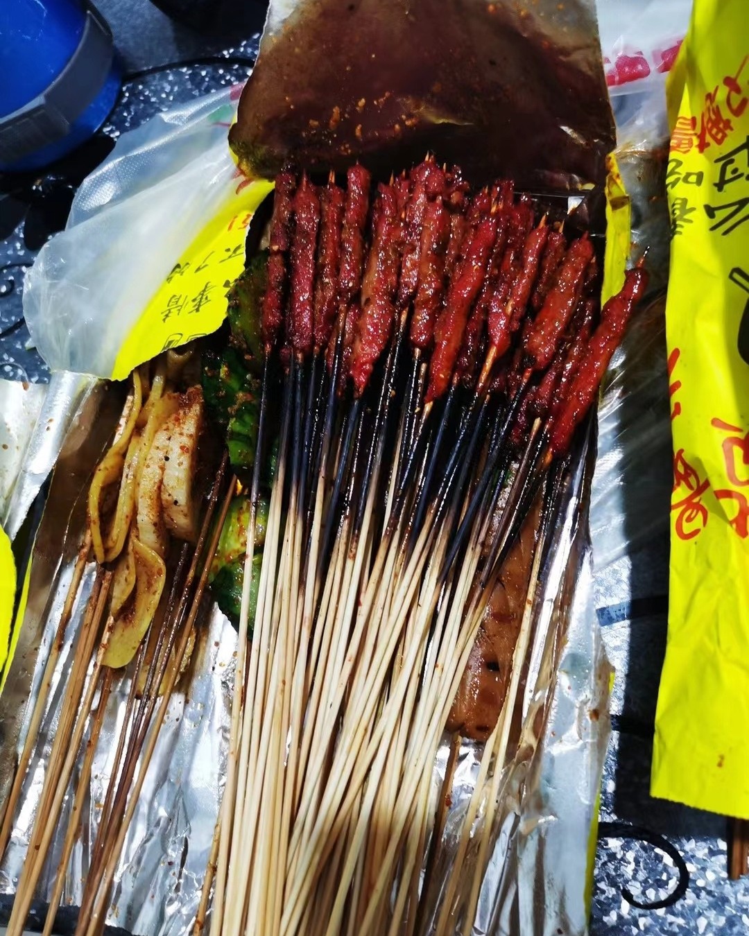 几个朋友今天在北京草莓音乐节嗨了一下午，虽然好多个歌手都不认