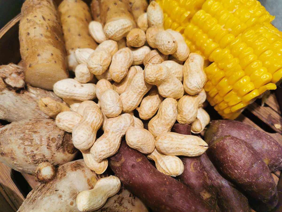 闺蜜一行三个人下午在农家乐，晒晒太阳，聊聊八卦，吐槽领导和工