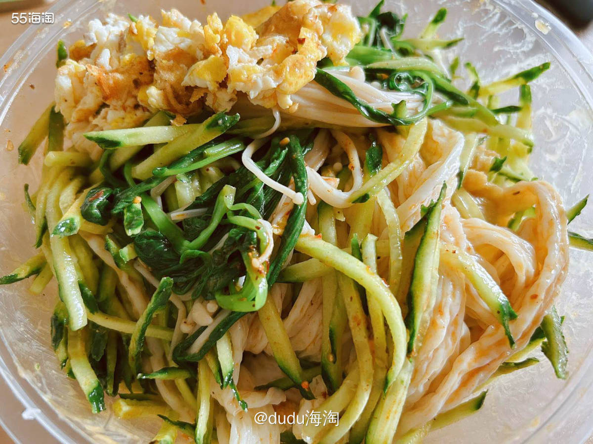 💕假期第9天，依旧是一个人吃午餐的一天，想了好久都不知道吃