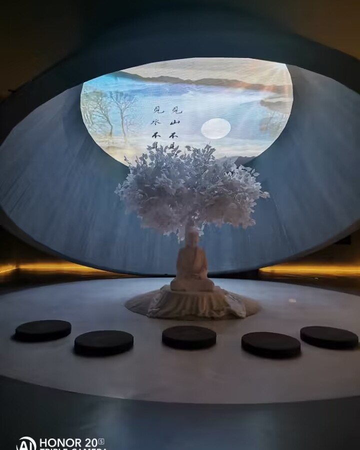 旅游景点中，最喜欢的是去各种博物馆，博物馆很值得去，有空调还