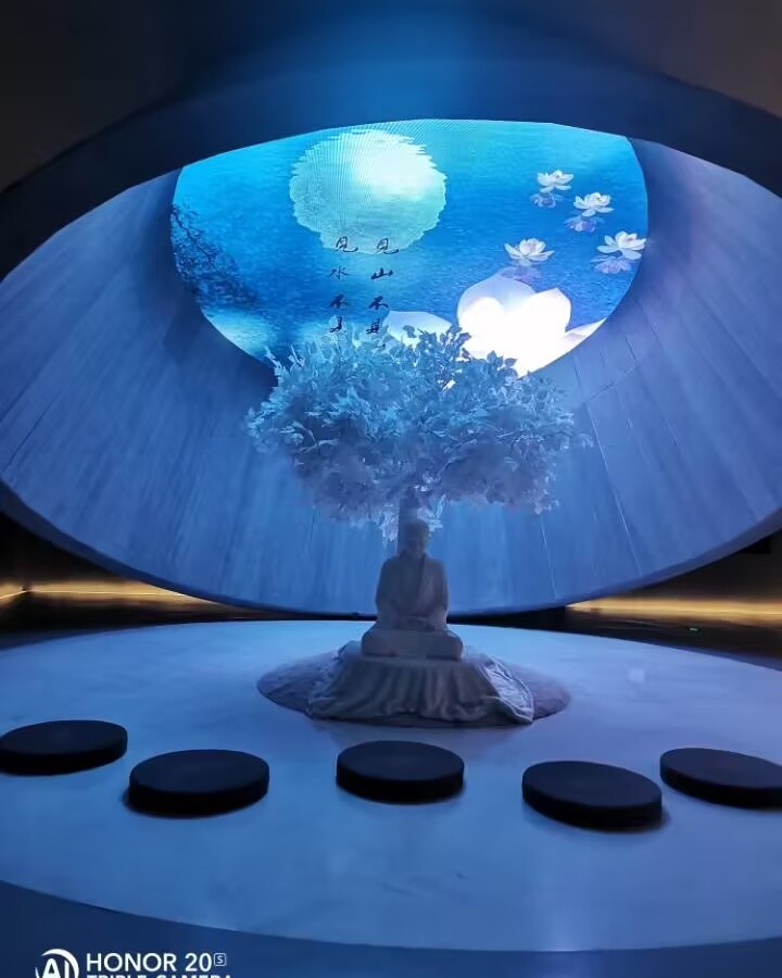 旅游景点中，最喜欢的是去各种博物馆，博物馆很值得去，有空调还