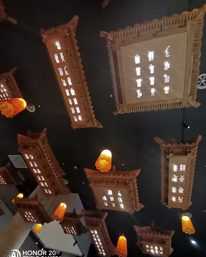 旅游景点中，最喜欢的是去各种博物馆，博物馆很值得去，有空调还