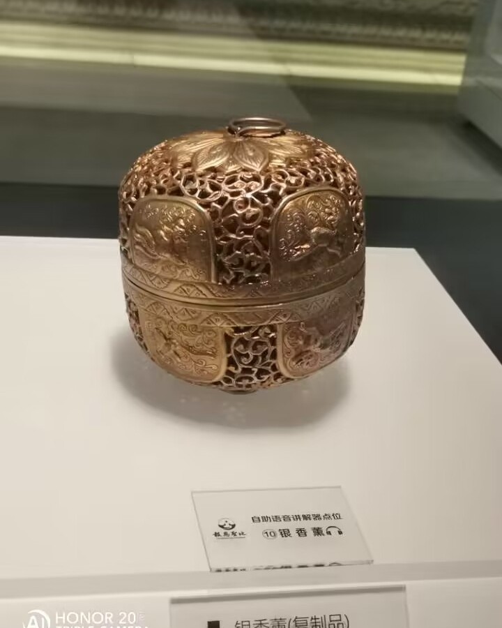 旅游景点中，最喜欢的是去各种博物馆，博物馆很值得去，有空调还