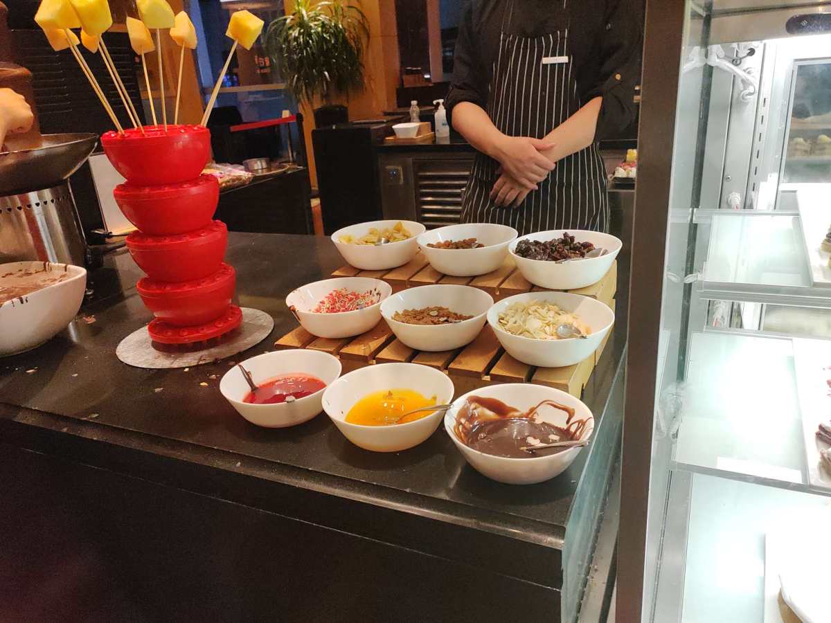 龙虾初上市，没忍住，在某美食APP搜到的这家小龙虾自助，去年