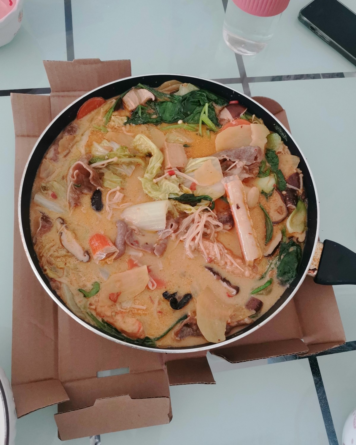 想吃麻辣烫了，周末自己做一锅吧！ 图片不是很美观，但是麻辣烫