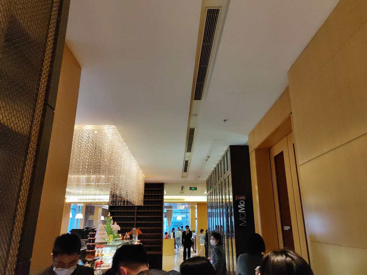 龙虾初上市，没忍住，在某美食APP搜到的这家小龙虾自助，去年