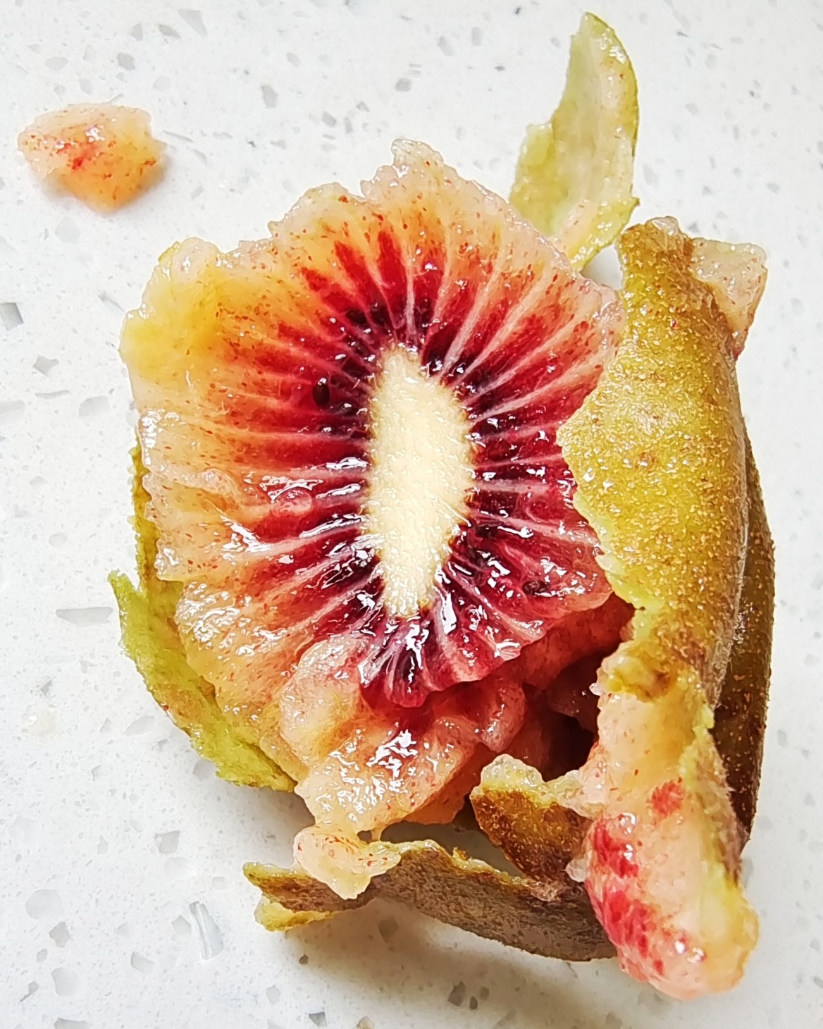 我家水果不断，前几天榴莲吃够了，现在红心猕猴桃🥝🥝上市了