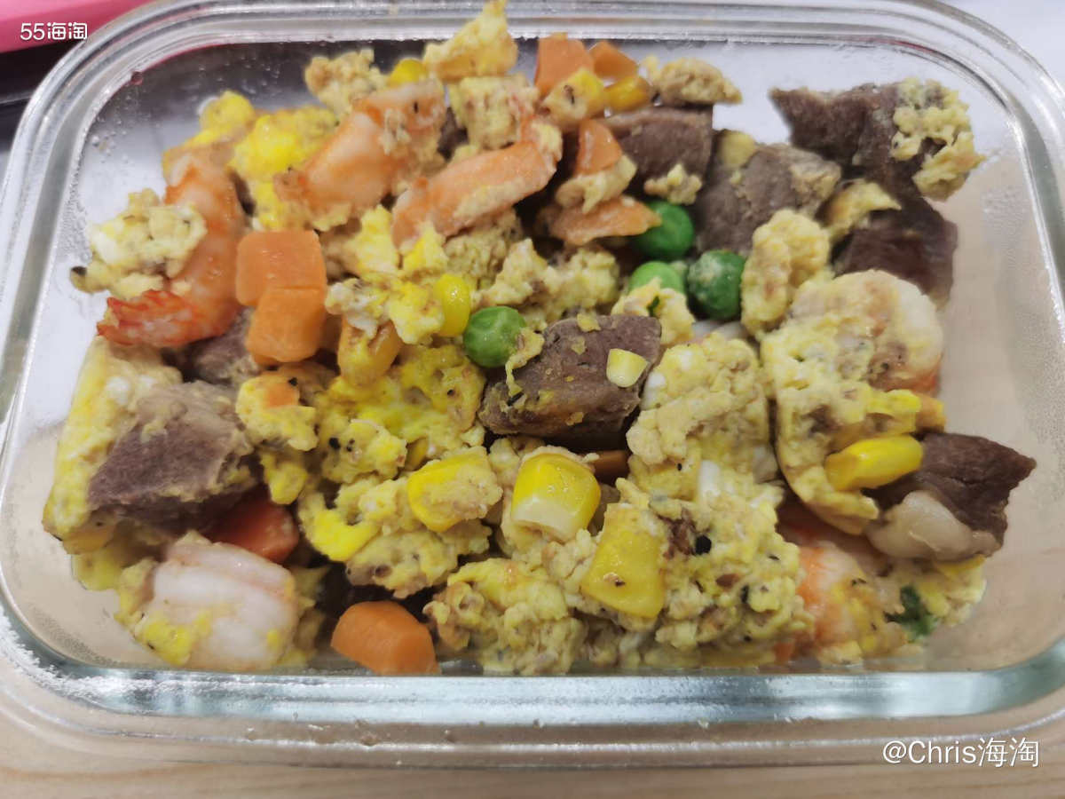 分享一下最近的减脂餐，虾仁玉米青豆胡萝卜炒蛋，虾仁解冻后先用