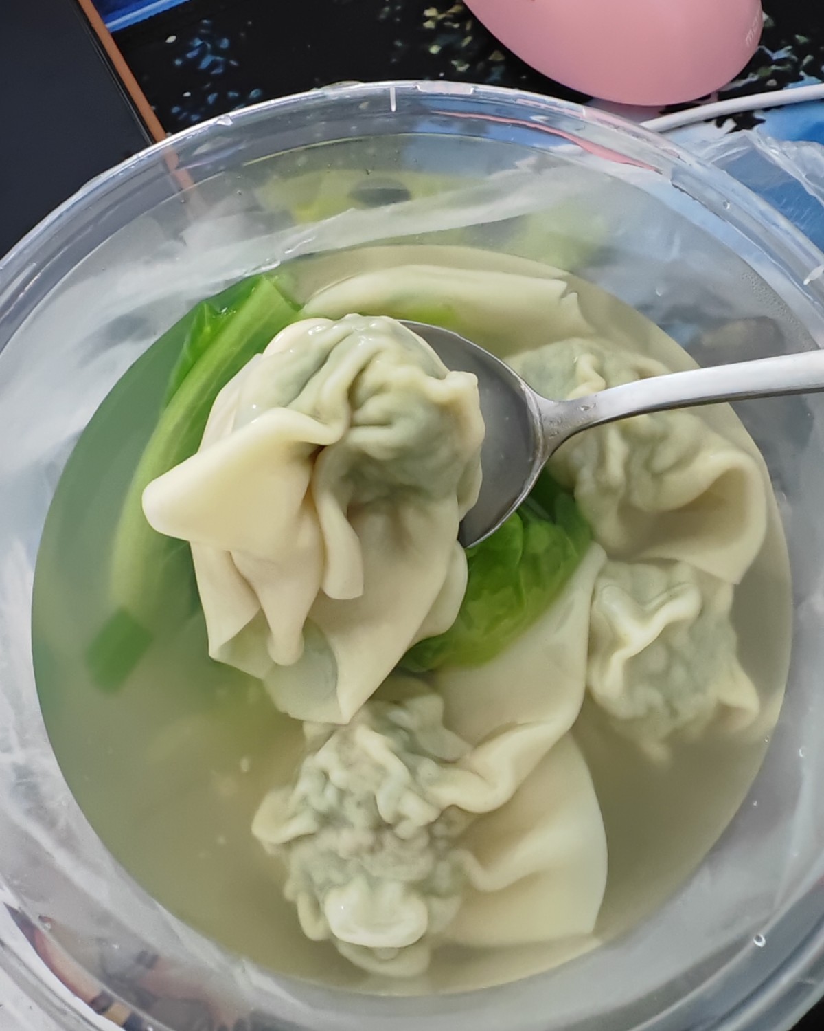 对于每天中午吃什么真的是想破了脑袋！公司楼下食堂的真的不好吃