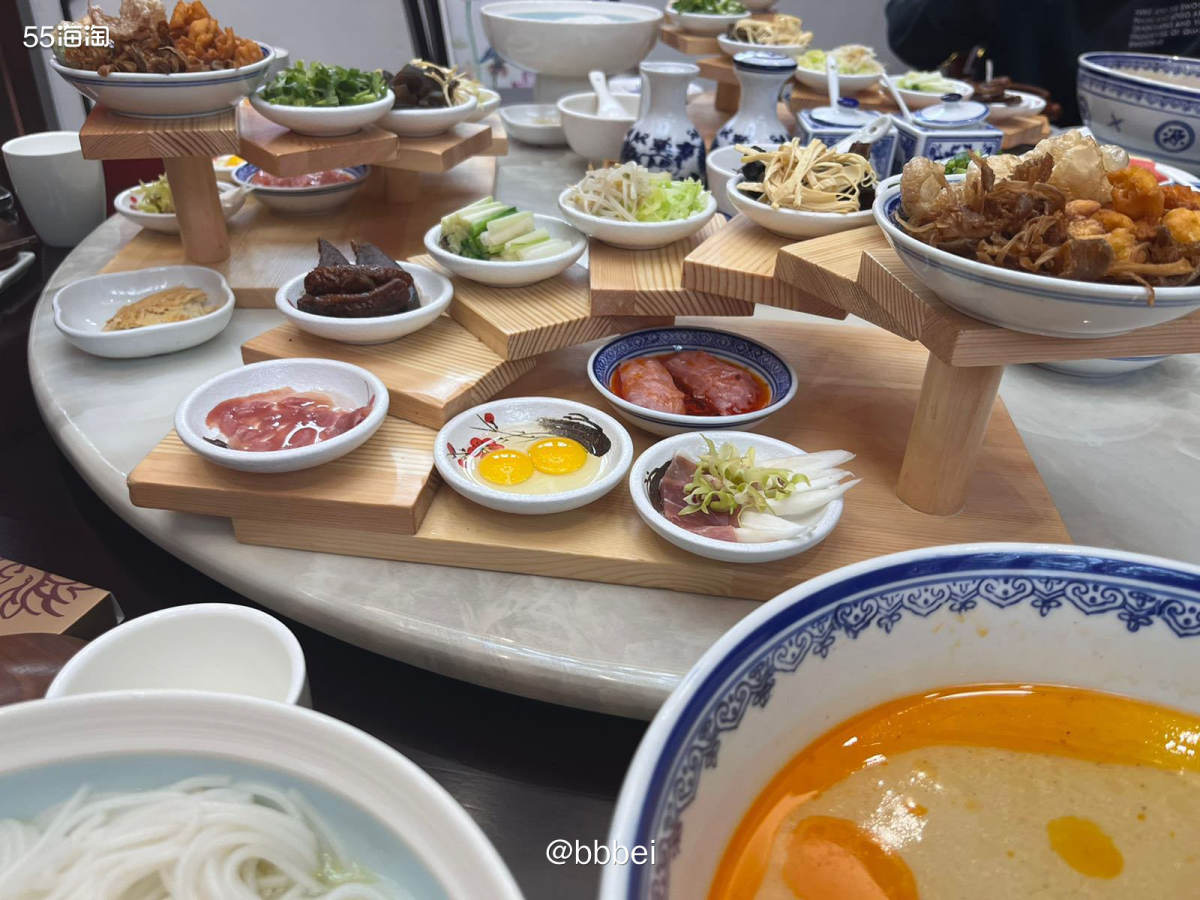 🌼今日早餐——过桥米线 🍃价格：69一份 🍃配菜很丰富