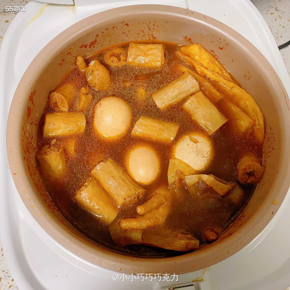 今天晚上是卤菜的一晚，两个锅齐上阵，左右开弓，卤了肉肉和一些