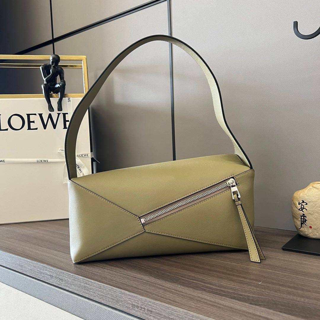 Loewe 好米的洋藓绿 puzzle Hobo 纳帕牛皮材
