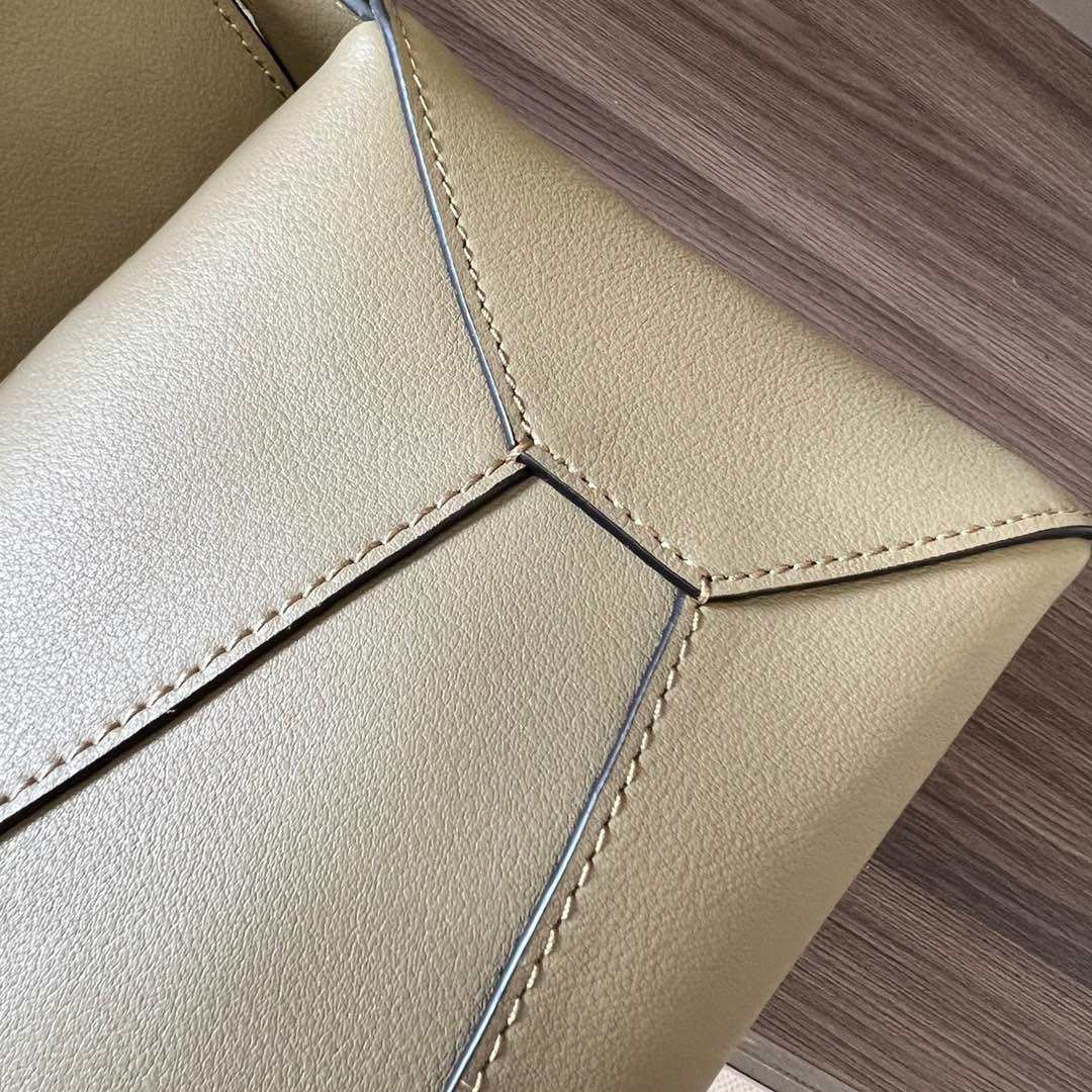 Loewe 好米的洋藓绿 puzzle Hobo 纳帕牛皮材