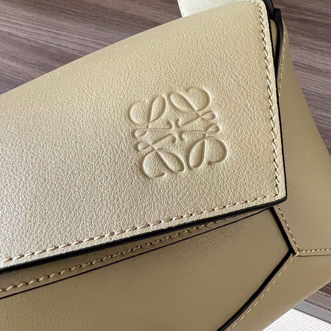 Loewe 好米的洋藓绿 puzzle Hobo 纳帕牛皮材