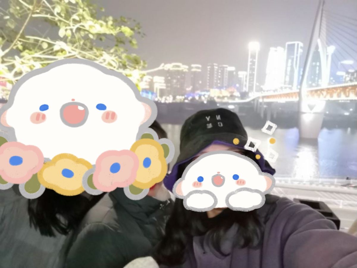 我发现我真的很喜欢买双面的渔夫帽。 见一个渔夫帽，一面是紫色