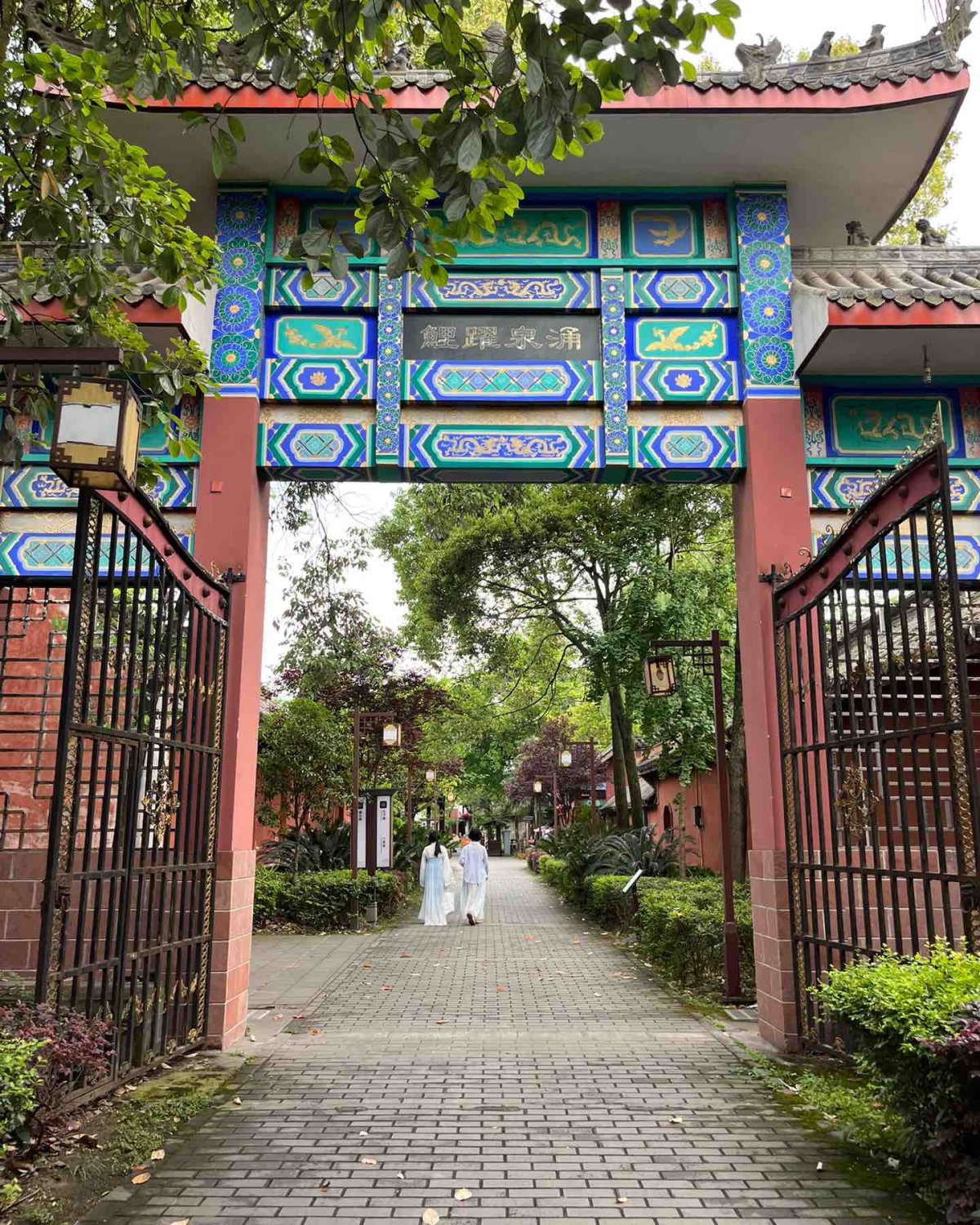 🍀今天五一假期第四天，经过昨天的爬山旅行，今天摆烂在家。这