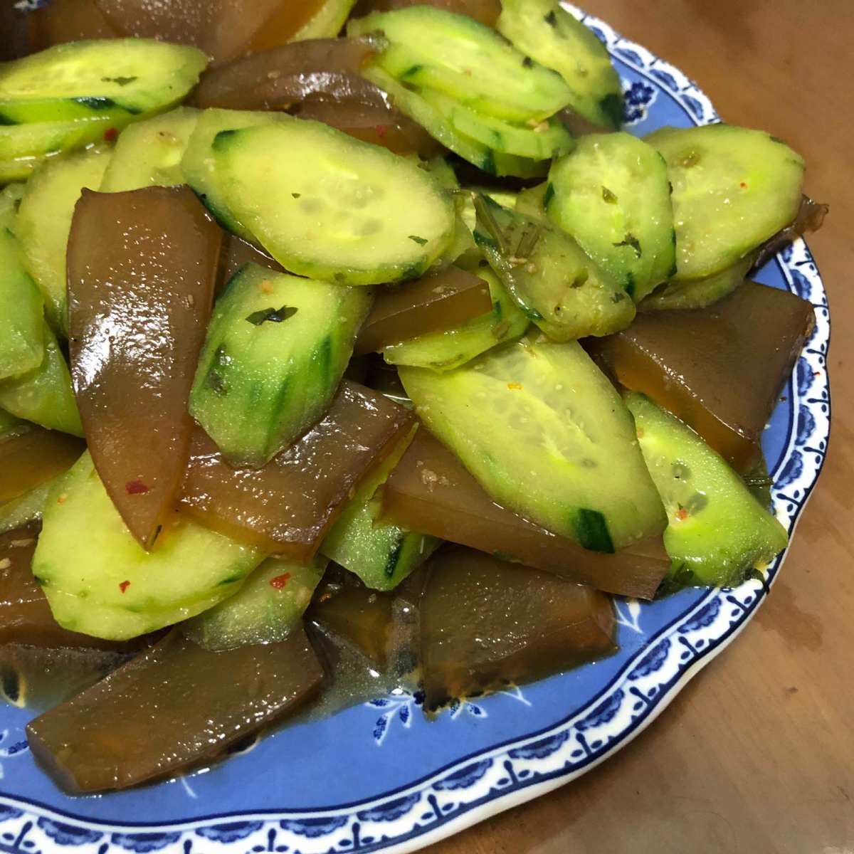 五一假期最后一天大家是不是旅行回来了，今天开始下大雨又恢复阴