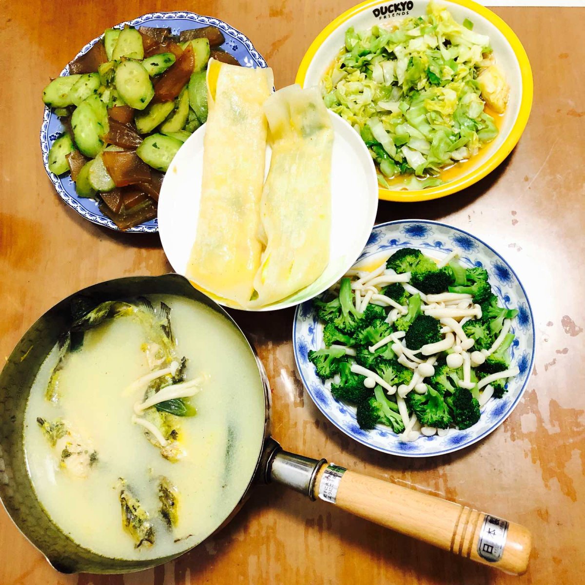 五一假期最后一天大家是不是旅行回来了，今天开始下大雨又恢复阴