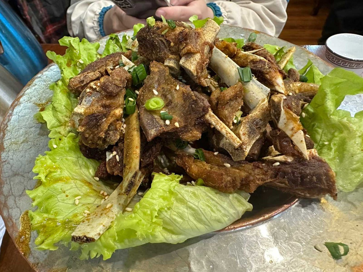 这算是我在拉萨吃的比较好吃的美食了，很多人吃不习惯藏餐，我也