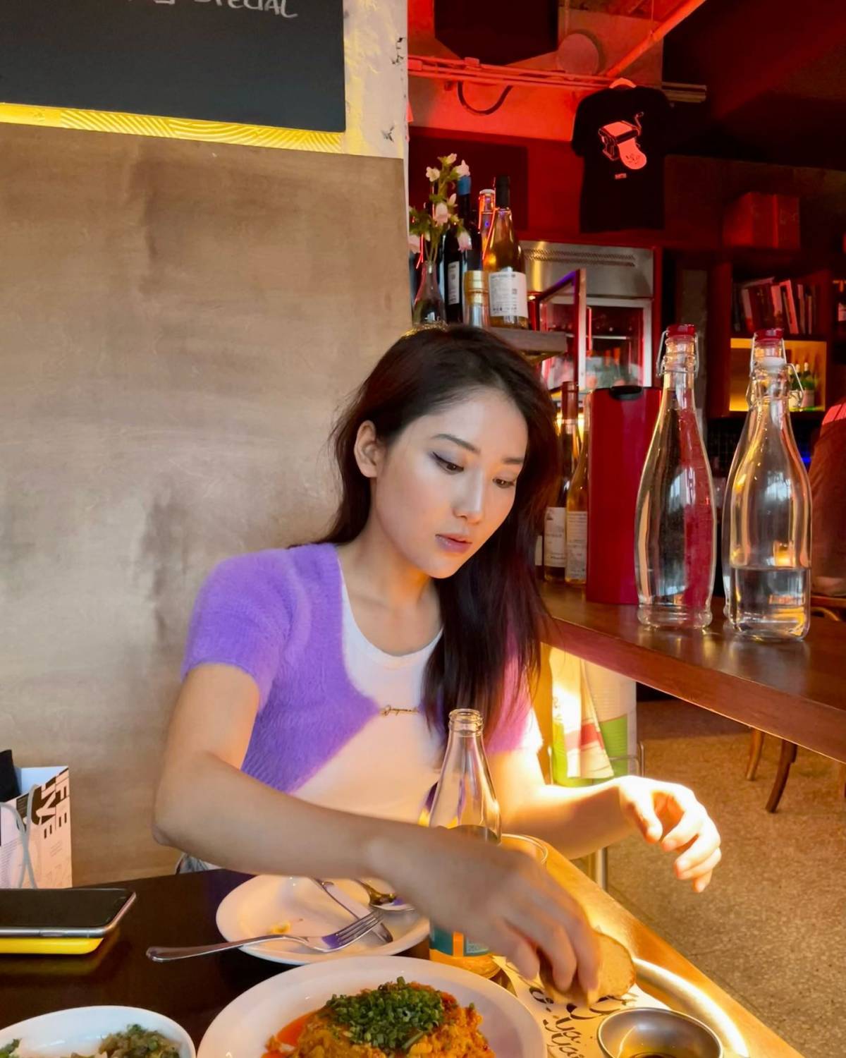 这件衣服当时是在ssense上蹲到了最便宜的价格，大概是10