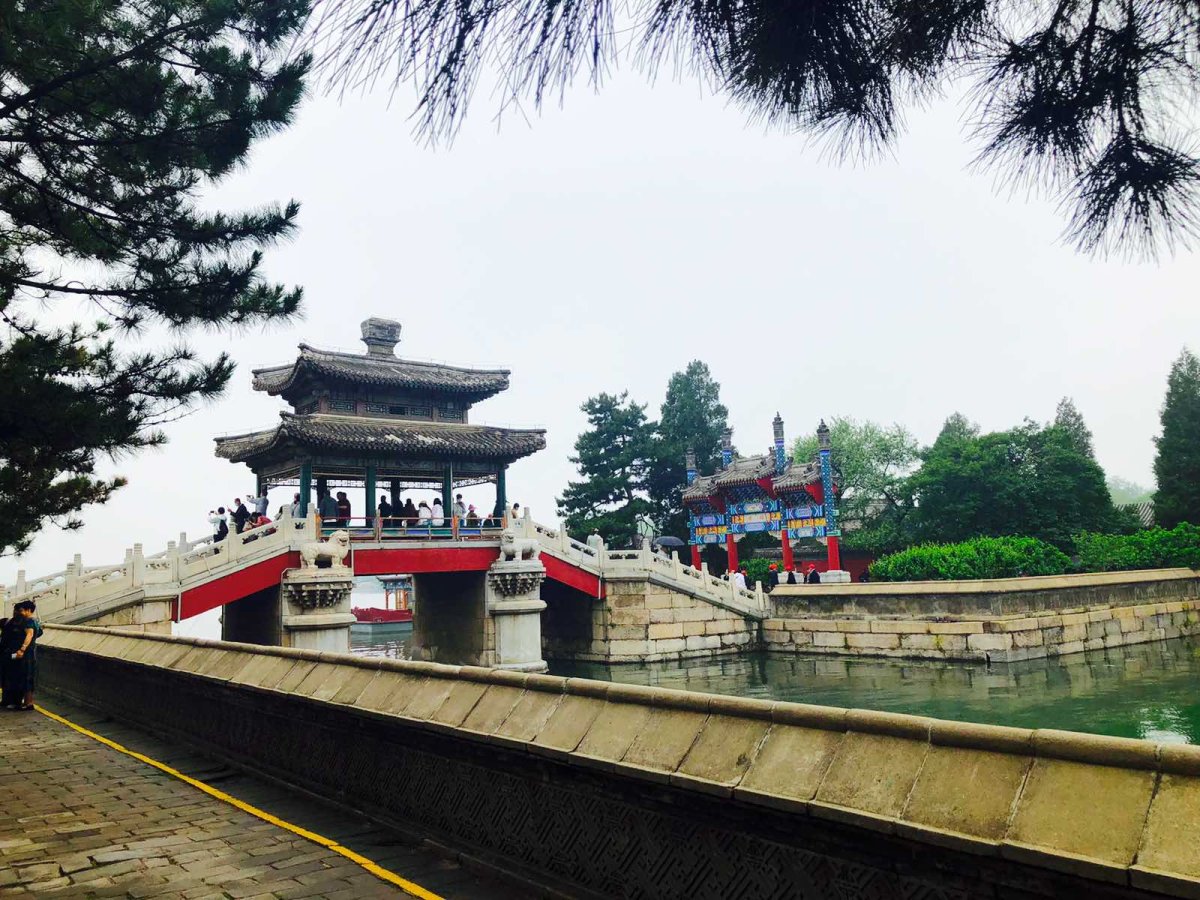 今天和朋友打卡颐和园，哪知道九点半到后就开始淅淅沥沥的下雨�