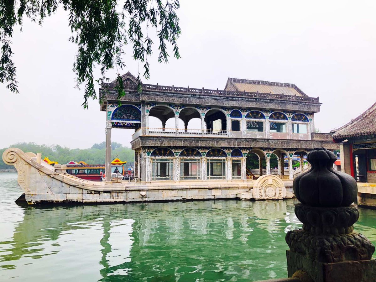 今天和朋友打卡颐和园，哪知道九点半到后就开始淅淅沥沥的下雨�