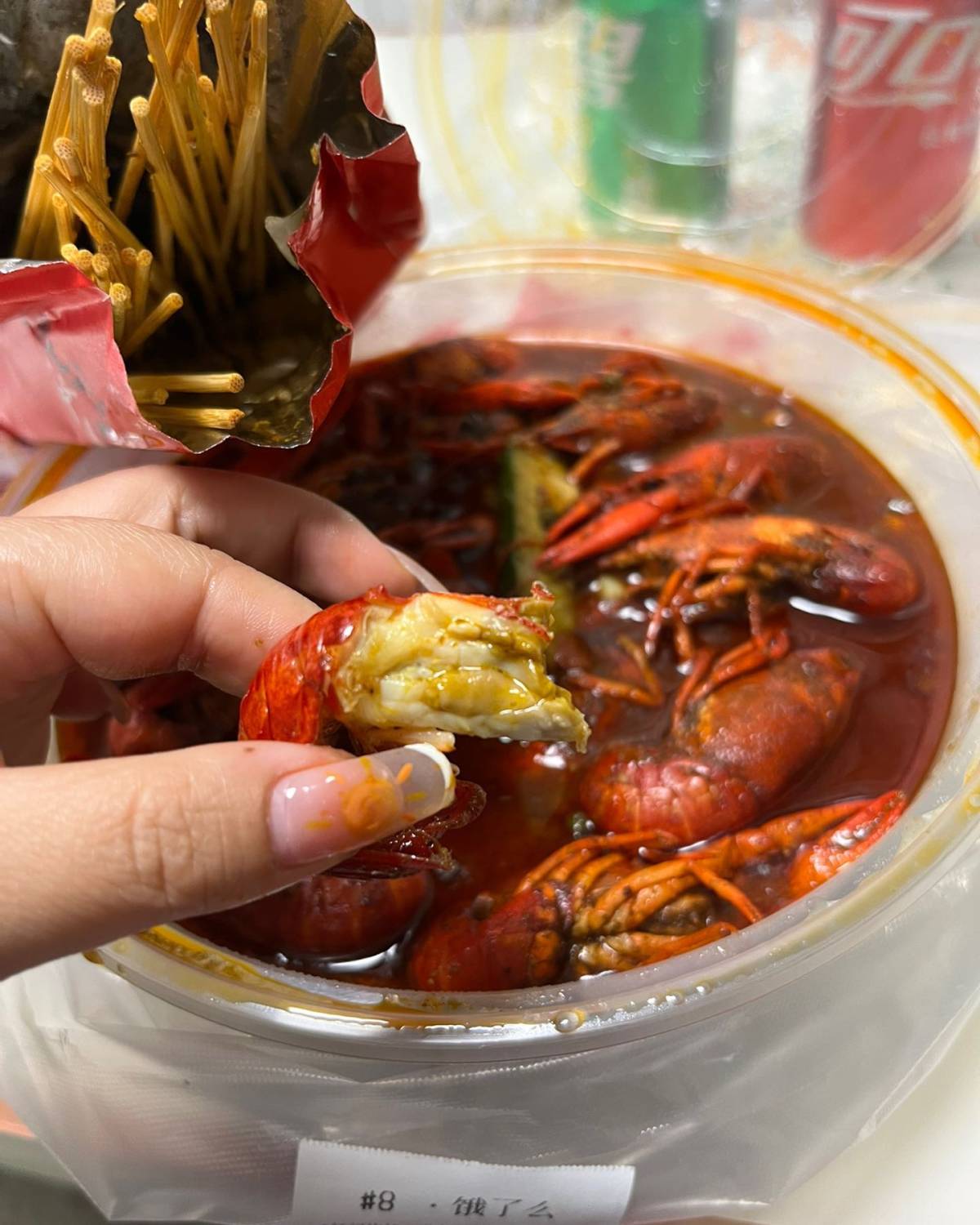 又到了吃小龙虾的季节了，这个季节的小龙虾便宜，肉多，壳软很好